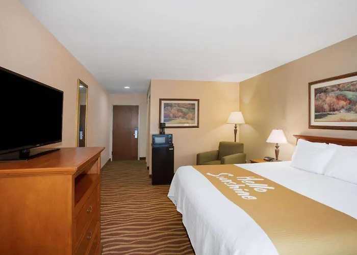 Days Inn & Suites By Wyndham Cuba
